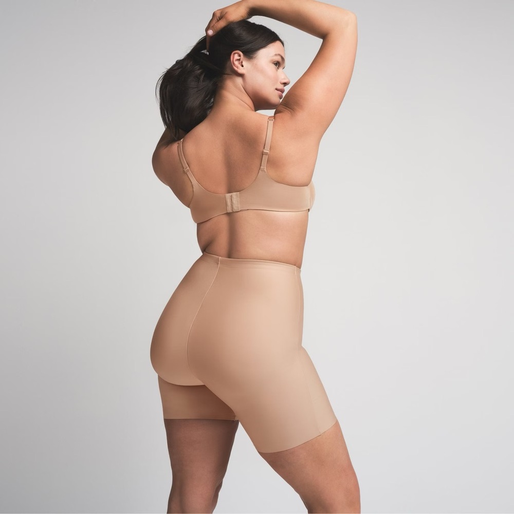 SKIMS Body Butt Enhancing Padded Shapewear Short Nude Clay Tone NWT